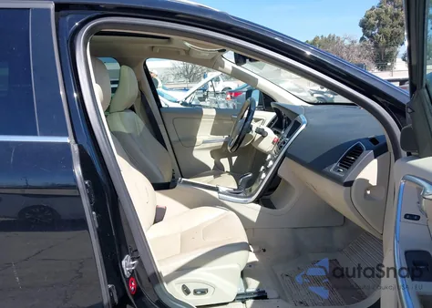 2015 Volvo Xc60 T5/T5 Premier из США, поврежденный, VIN YV4612RK7F2759052